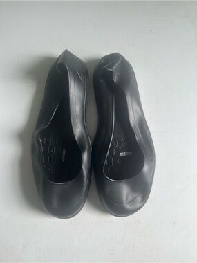 Classic Men’s Rubber Slip On Shoes Large
